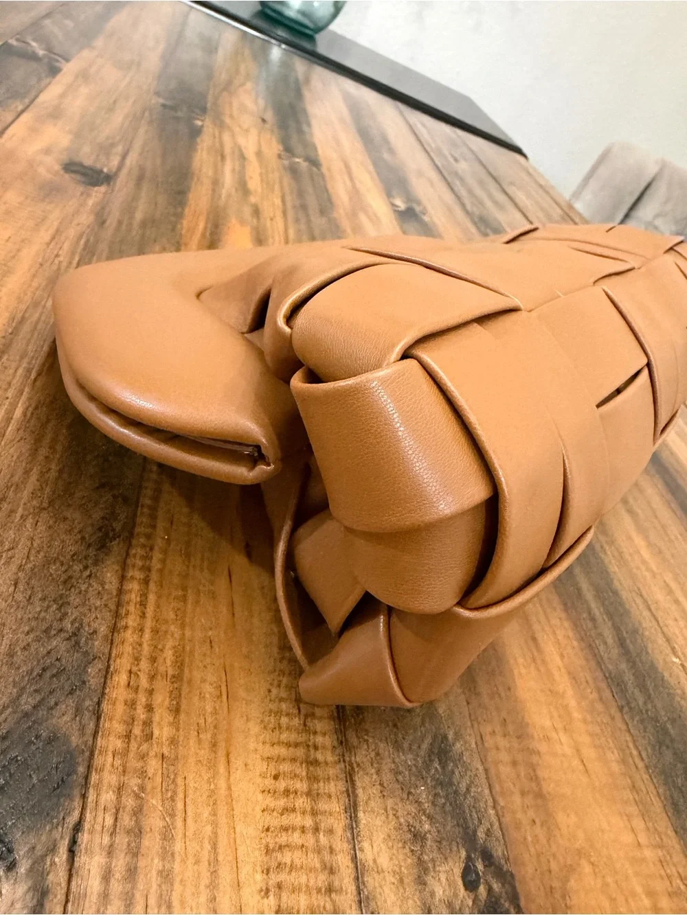 THEMOIRe Woven Vegan Leather Shoulder Bag in Cognac